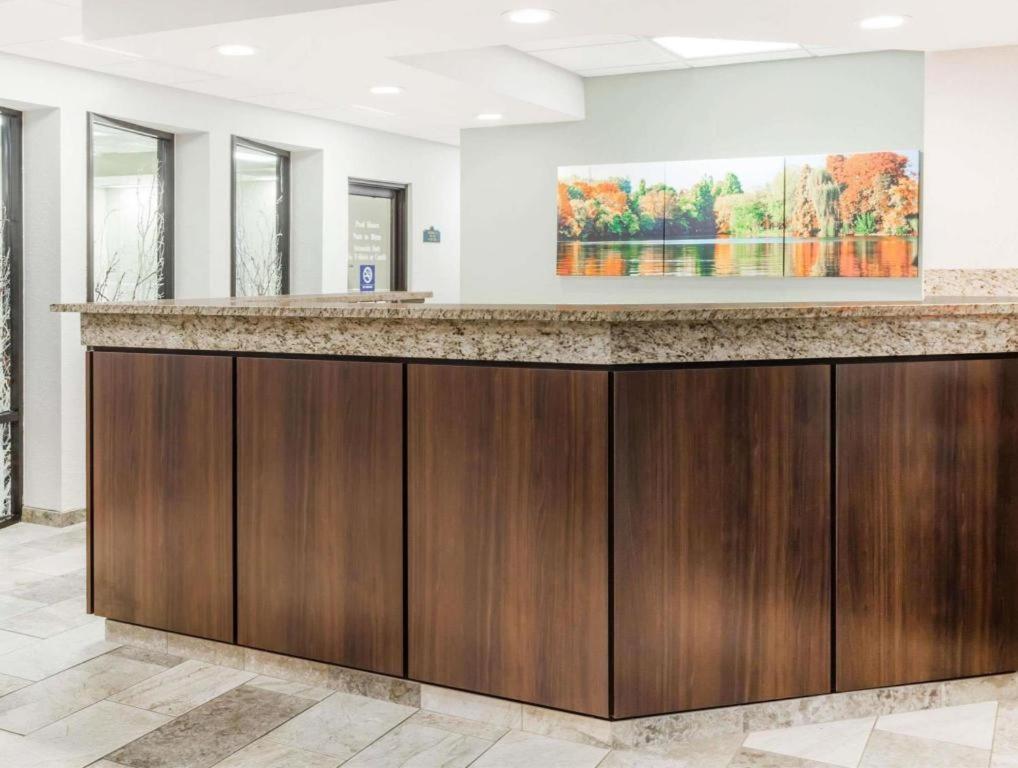 Days Inn Springfield South Εξωτερικό φωτογραφία